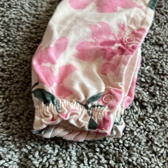 Burt’s Bees Baby floral romper with foldover mittens and matching hat - Picture 3 of 6